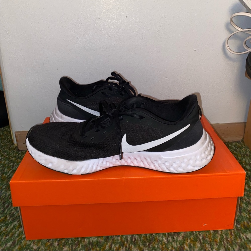 Nike revolution, black and white, size 8.5